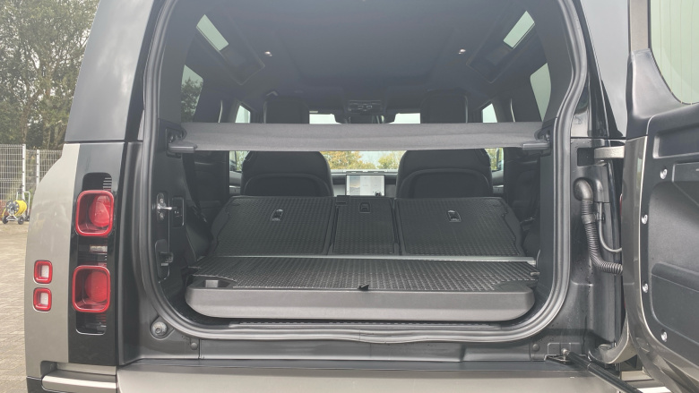 Land Rover Defender 3.0 D350 X-Dynamic HSE 90 3dr Auto Diesel Estate